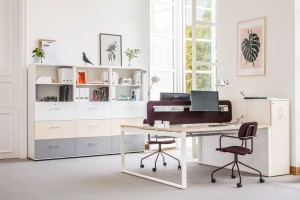 Biurko OGI Q BENCH  1400x1610mm z panelem dzielącym